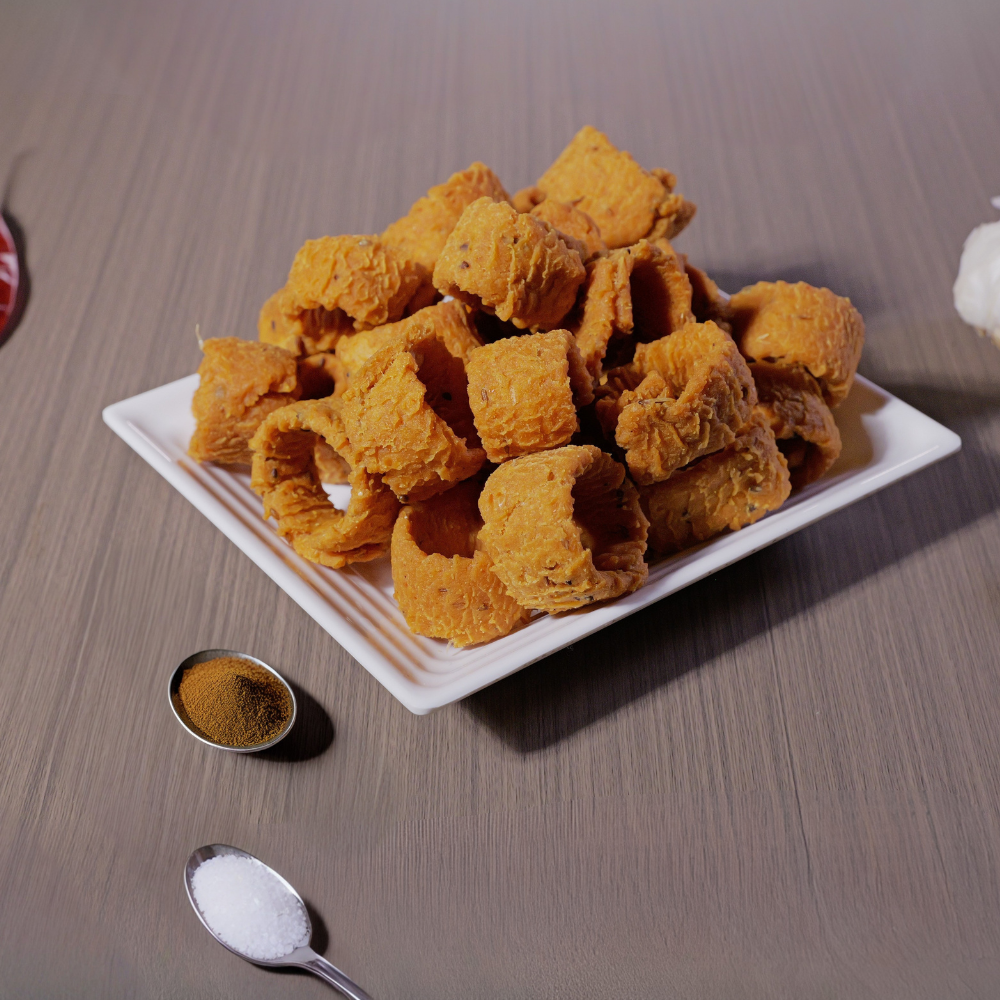 Crispy Poondu Murukku – garlic-flavoured South Indian murukku snack from Kovilpatti Murukku Kadai.”