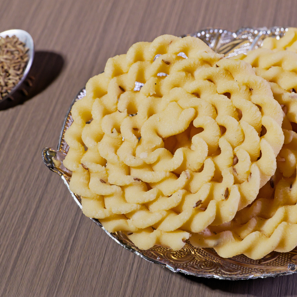 Handmade Kai Murukku – traditional spiral murukku snack from Kovilpatti Murukku Kadai.